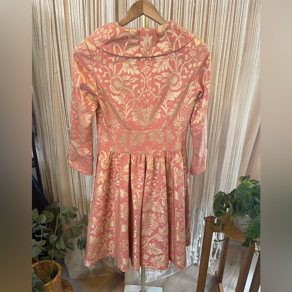 Vintage pink and gold floral jacquard brocade coat with Peter Pan collar - Picture 2 of 9